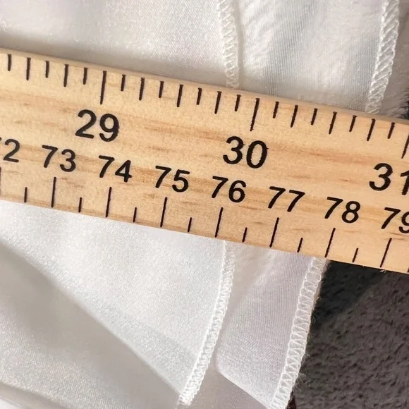 #A049 FT INC White Organza Ruffle HI -LO top with Rosette Detail - XL - Picture 10 of 10